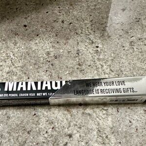 A soft, smoothly gliding waterproof eyeliner.pencil